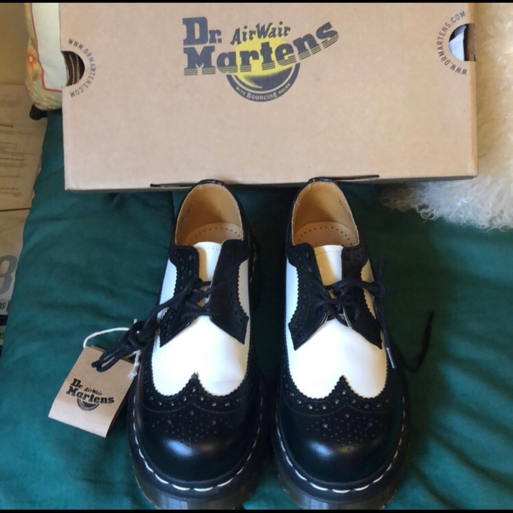 Dr. Martens Air Wait Brogue Shoes❤️